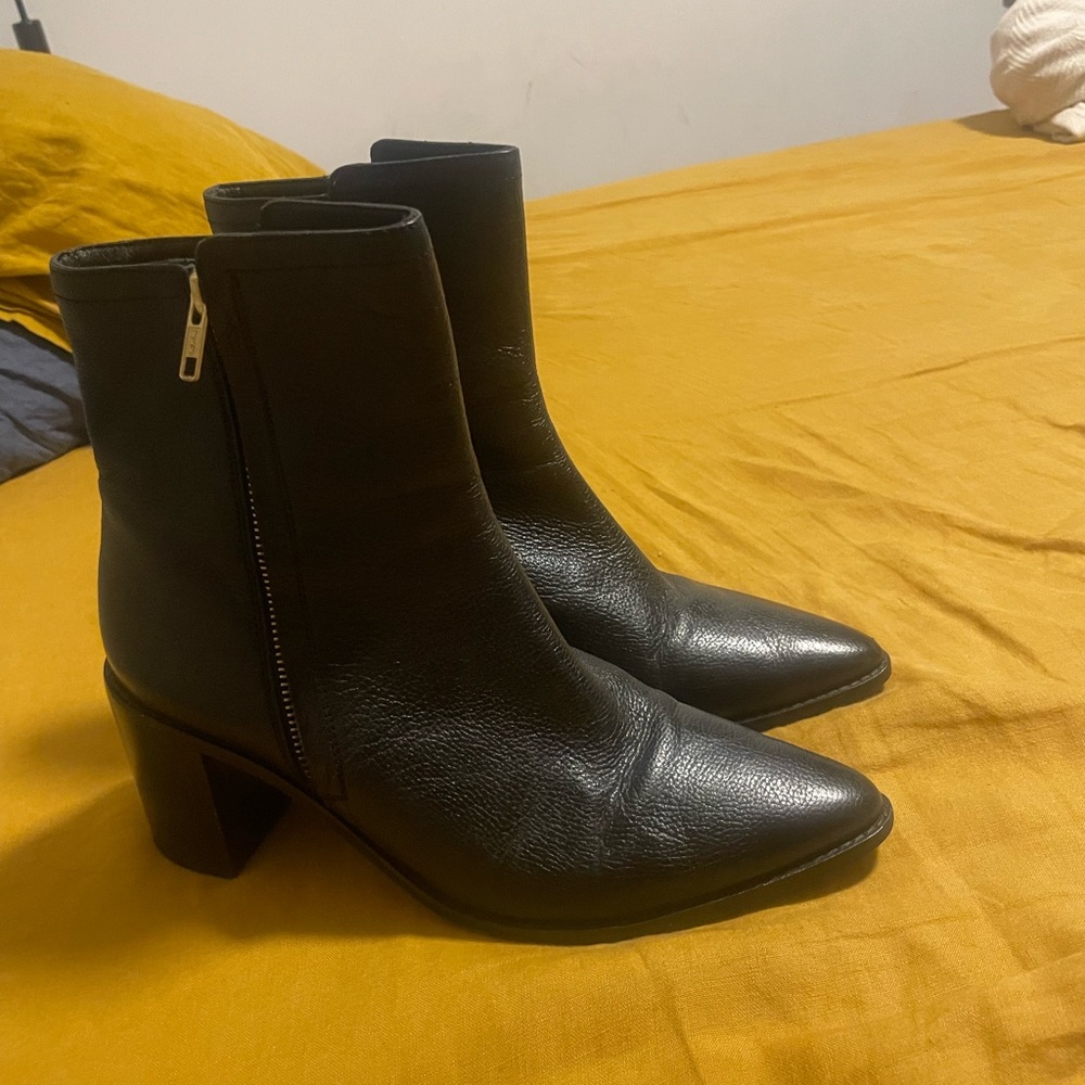 Seychelles Size 8.5 black booties leather